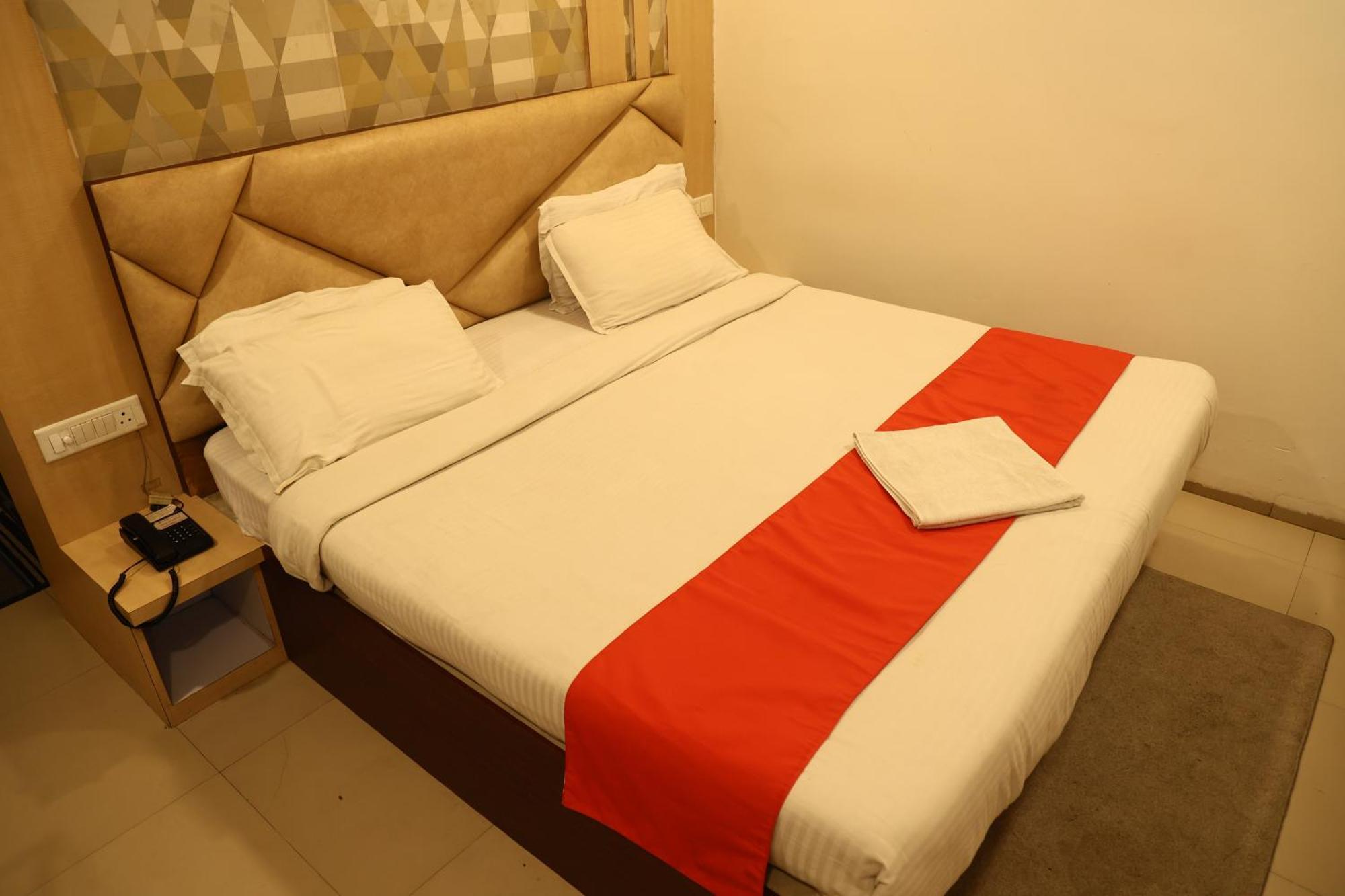 Hotel Bhubaneswari Classic Brahmapur Ngoại thất bức ảnh